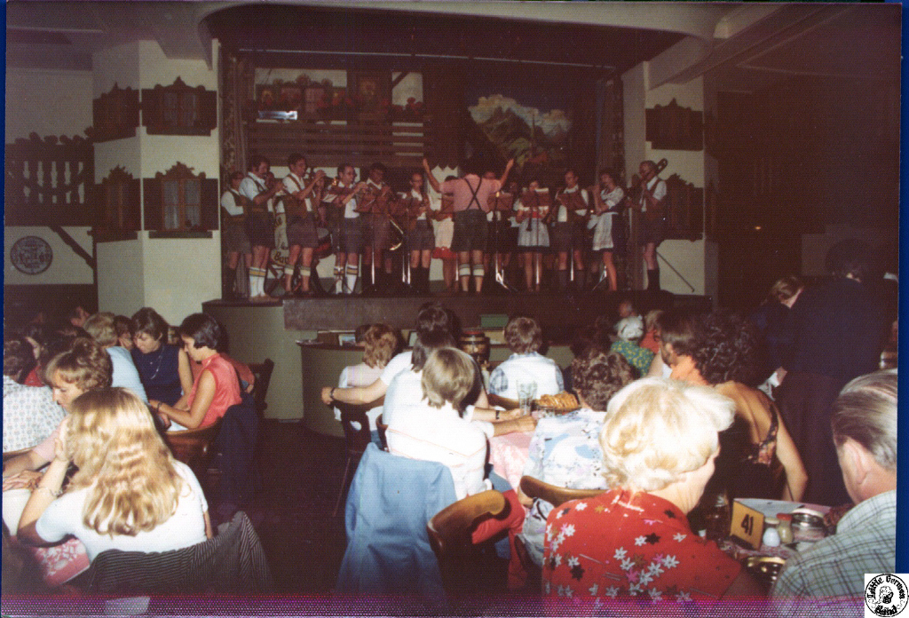 1976 07 dd 06 Germany trip group at Platzl Oktoberfest.jpg